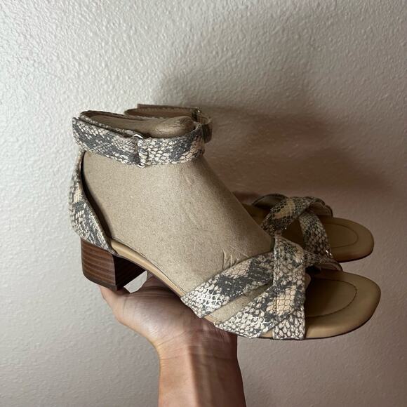 Clarks Desirae Lily Womens 8 Snakeskin Beige Metallic Heel Ankle Strap Sandals - Picture 2 of 8